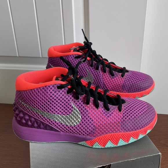 Kyrie Irving 1  'Easter' Edition - Picture 4 of 16